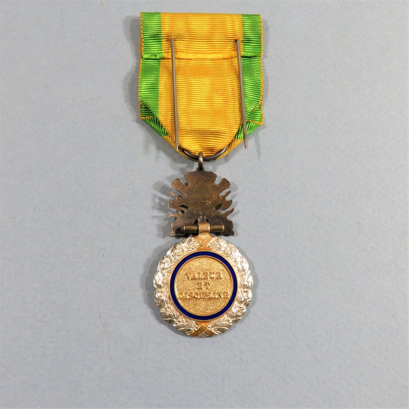 FRANCE MEDAILLE MILITAIRE 3 ème REPUBLIQUE VALEUR ET DISCIPLINE EN ARGENT POINCONNE MONNAIE DE PARIS