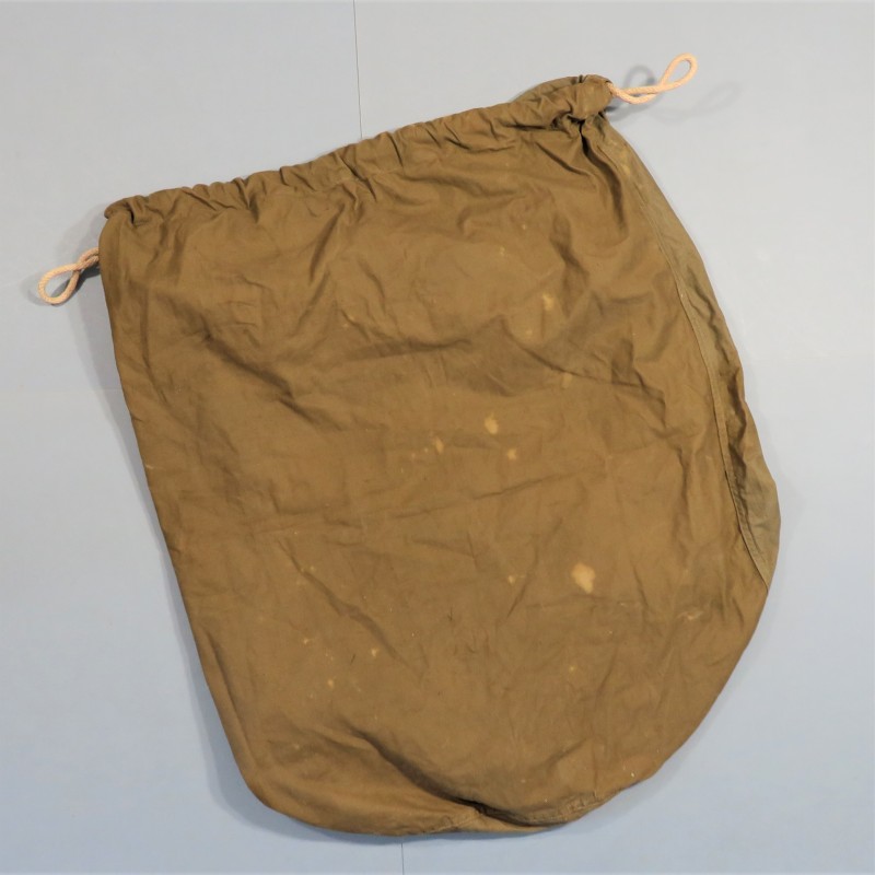 SAC A LINGE OU A PAQUETAGE BARRACK BAG US KAKI MODELE 1939 DATE 1944