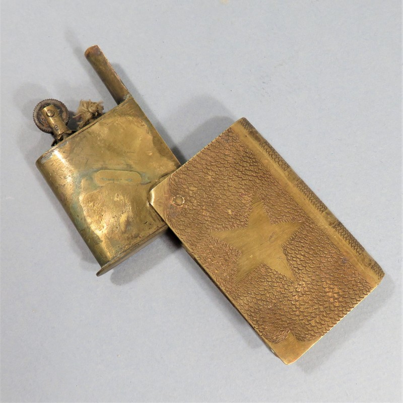 BRIQUET EN FORME DE LIVRE ARTISANAT DE TRANCHEE SOUVENIR DES POILUS DE LA GRANDE GUERRE 1914 1918 INITIALES PL