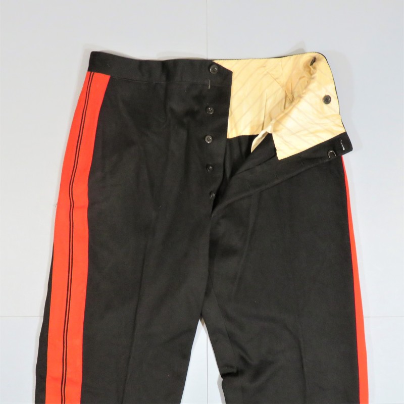 PANTALON D'OFFICIER REGIMENT D'ARTILLERIE OU ECOLE MILITAIRE TROISIEME REPUBLIQUE DRAP NOIR BANDES ROUGES TENUE 1893 ET 1931