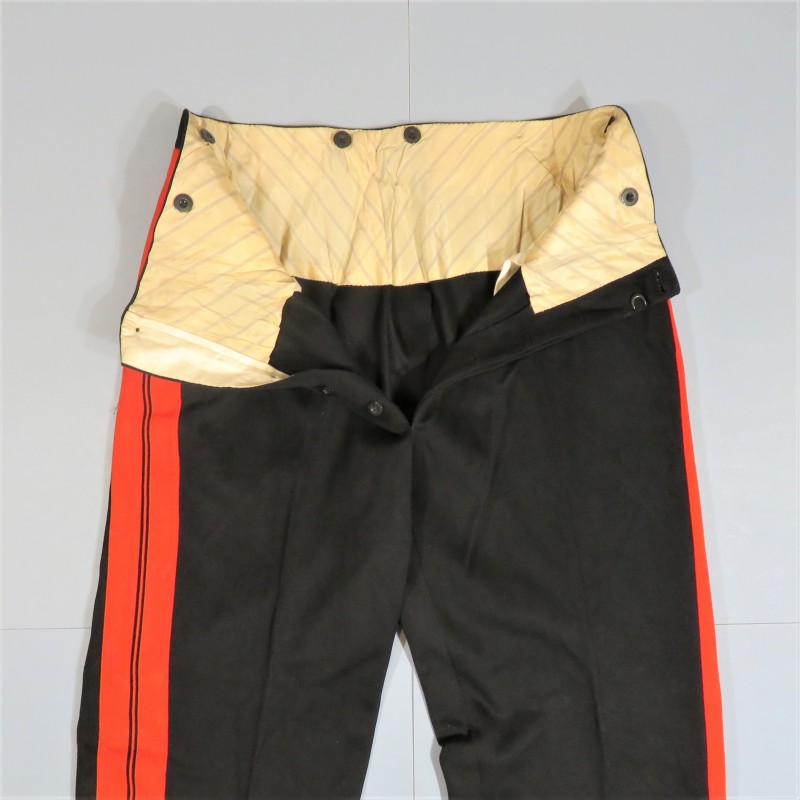 PANTALON D'OFFICIER REGIMENT D'ARTILLERIE OU ECOLE MILITAIRE TROISIEME REPUBLIQUE DRAP NOIR BANDES ROUGES TENUE 1893 ET 1931