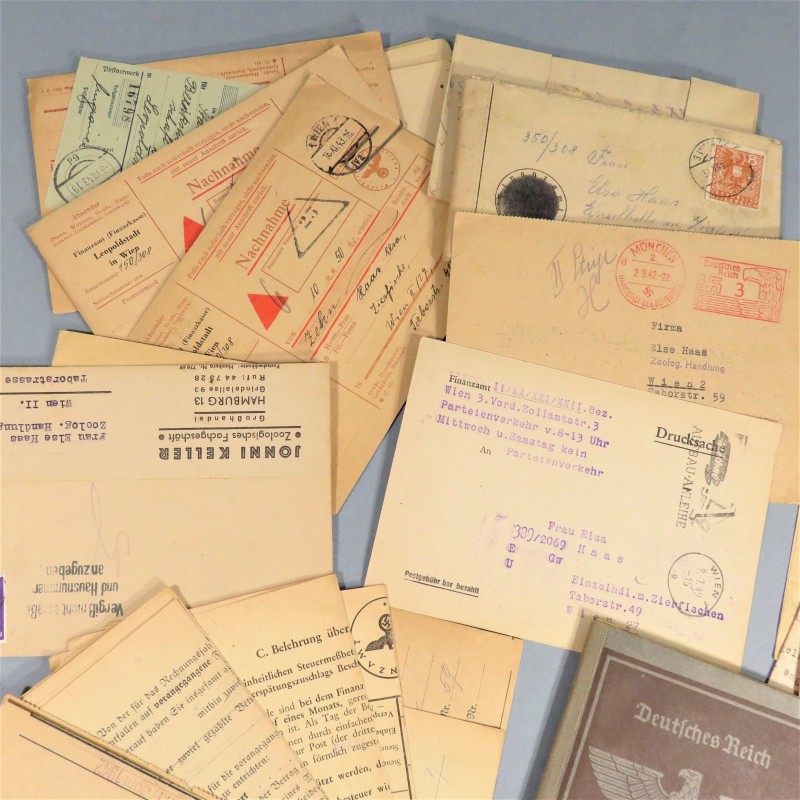 ENSEMBLE DE  LETTRES COURRIERS ET DOCUMENTS IIIème REICH FELDPOST CORRESPONDANCE ET REPONCES D'UN CAPORAL CHEF ET SA FAMILLE