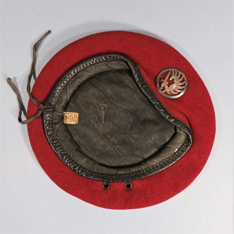 BERET ROUGE AMARANTE PARACHUTISTES COLONIAUX TAP INSIGNE DRAGO PARIS MODELE 1953 ALGERIE TAILLE 55