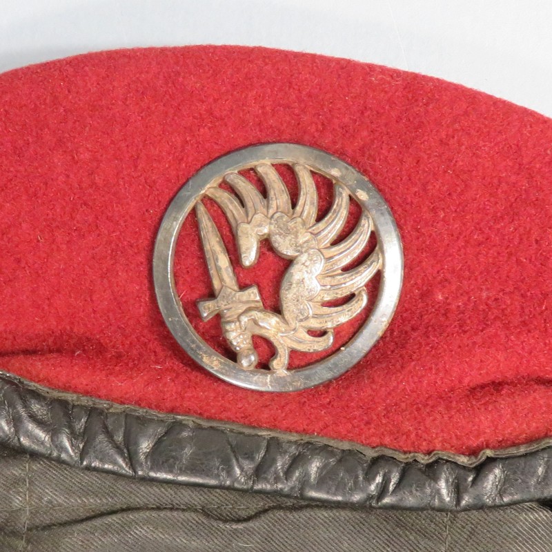 BERET ROUGE AMARANTE PARACHUTISTES COLONIAUX TAP INSIGNE DRAGO PARIS MODELE 1953 ALGERIE TAILLE 55