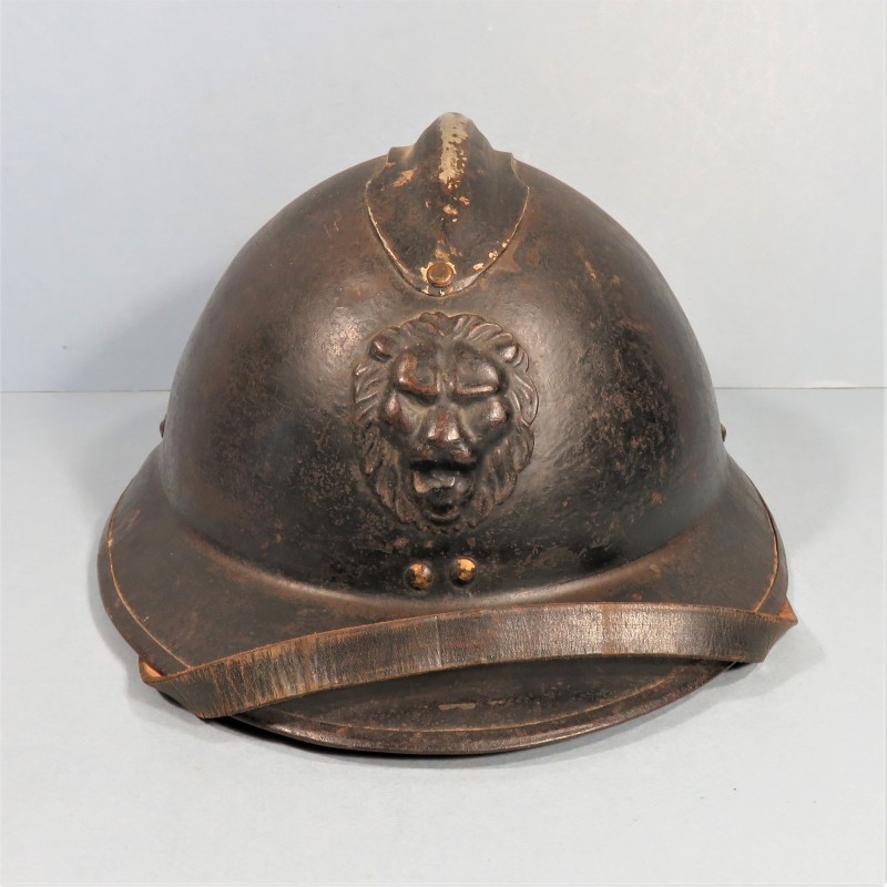 CASQUE BELGE MODELE 1931 FABRICTION X.BUISSET INSIGNE TETE DE LION PEINT EN NOIR POUR LA GENDARMERIE SECONDE GUERRE