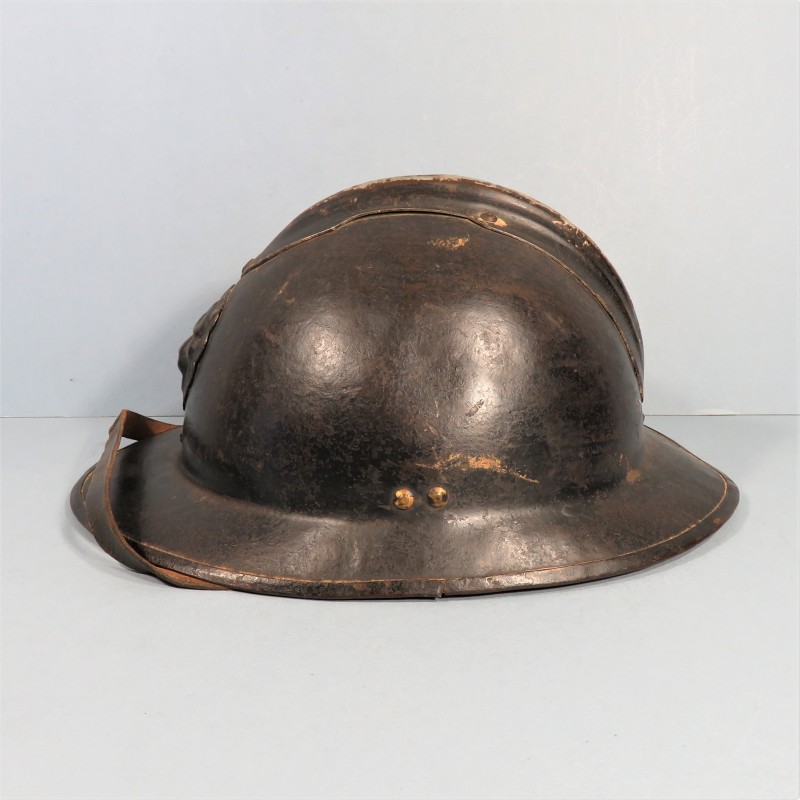 CASQUE BELGE MODELE 1931 FABRICTION X.BUISSET INSIGNE TETE DE LION PEINT EN NOIR POUR LA GENDARMERIE SECONDE GUERRE