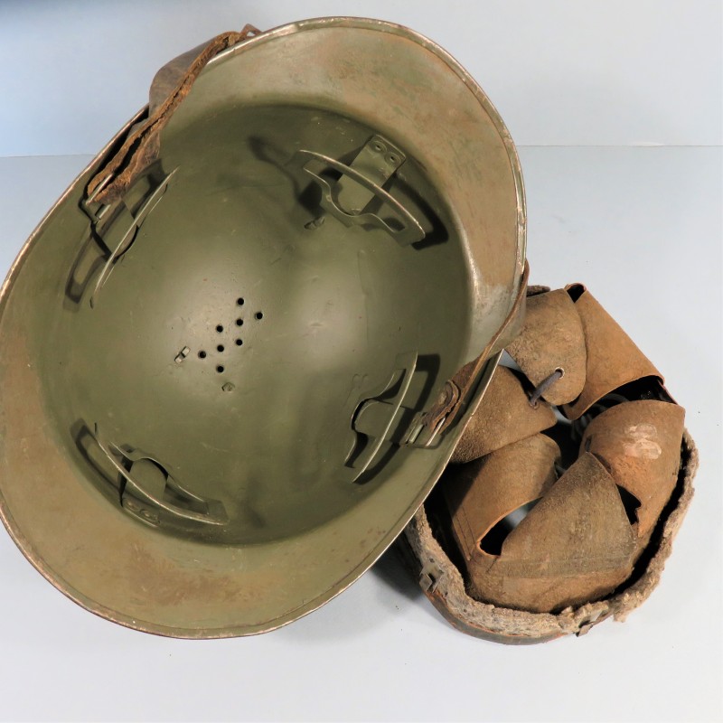 CASQUE TROUPE MODELE 1926 AVEC INSIGNE MODELE 1915 INFANTERIE CAVALERIE ET LEGION ETRANGERE CAMPAGNE 1939 1940