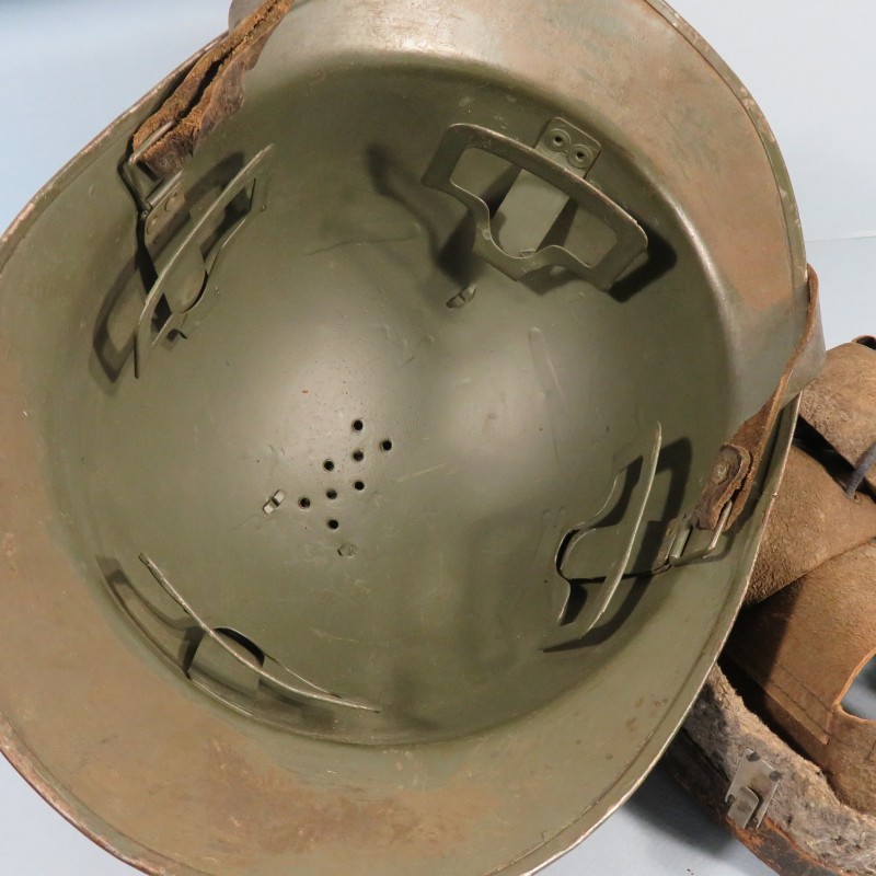 CASQUE TROUPE MODELE 1926 AVEC INSIGNE MODELE 1915 INFANTERIE CAVALERIE ET LEGION ETRANGERE CAMPAGNE 1939 1940