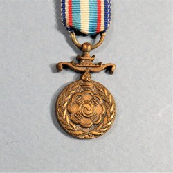 REDUCTION DE LA MEDAILLE FRANCAISE COMMEMORATIVE DE LA GUERRE DE COREE °