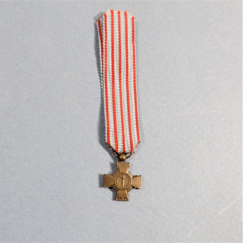 FRANCE REDUCTION DE LA MEDAILLE OU CROIX DU COMBATTANT MEDAILLE MILITAIRE BRONZE PATINE °