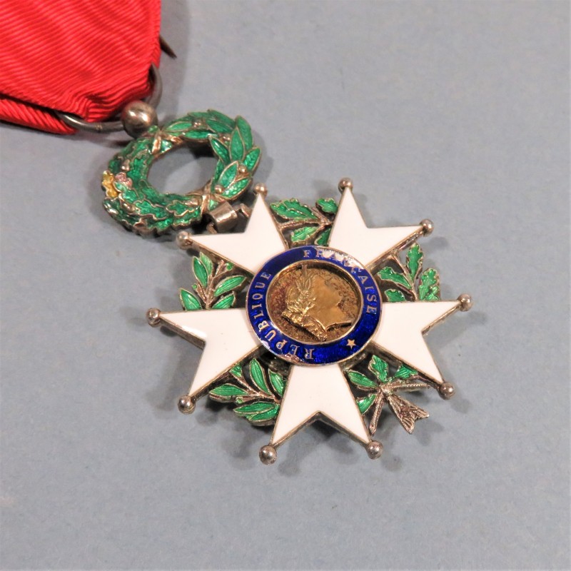 FRANCE MEDAILLE DE CHEVALIER DE L'ORDRE DE LA LEGION D'HONNEUR 5 ème REPUBLIQUE EN ARGENT