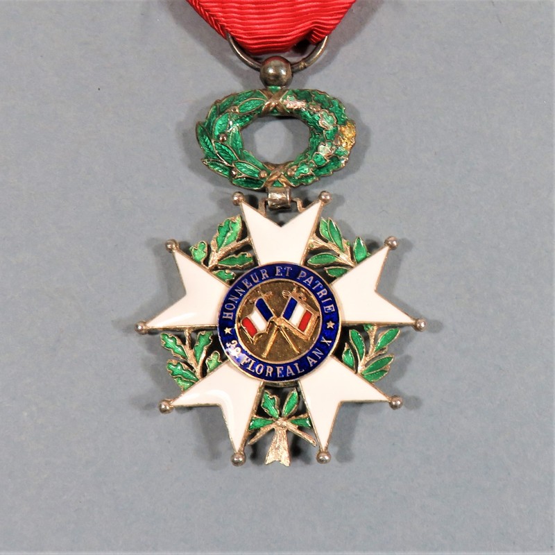 FRANCE MEDAILLE DE CHEVALIER DE L'ORDRE DE LA LEGION D'HONNEUR 5 ème REPUBLIQUE EN ARGENT