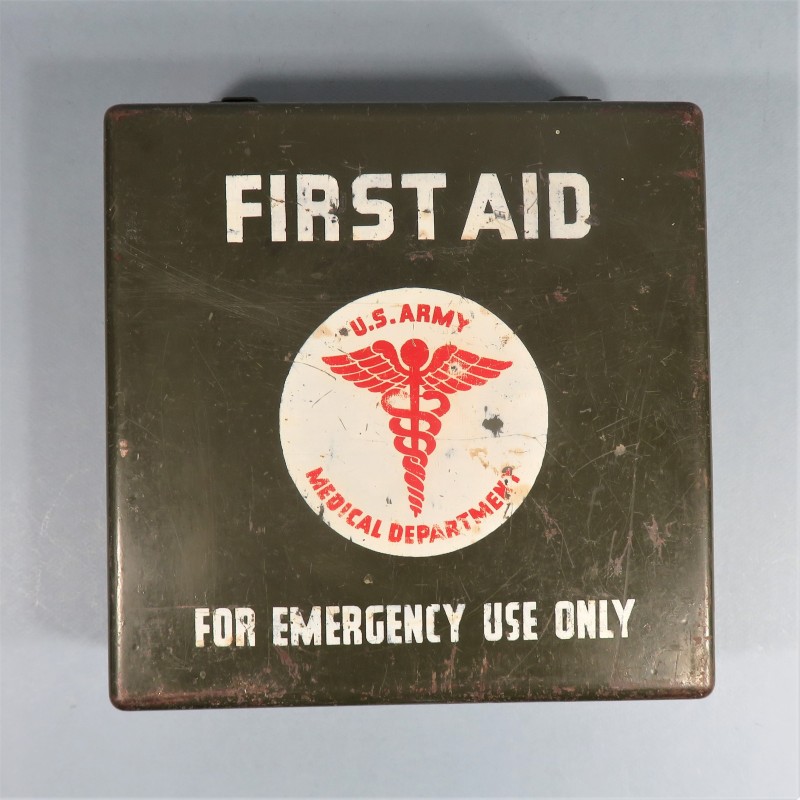 CAISSE DE JEEP FIRST AID BOITE PREMIERS SECOURS POUR VEHICULE BLINDES GMS ET CAMIONS ORIGINAL WW2