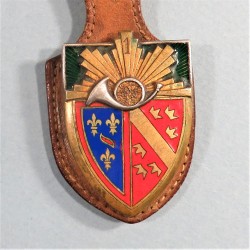 INSIGNE MILITAIRE 1 er REGIMENT DE CHASSEURS A CHEVAL FABRICATION DRAGO PARIS BERANGER DEPOSE ANNEES 1940