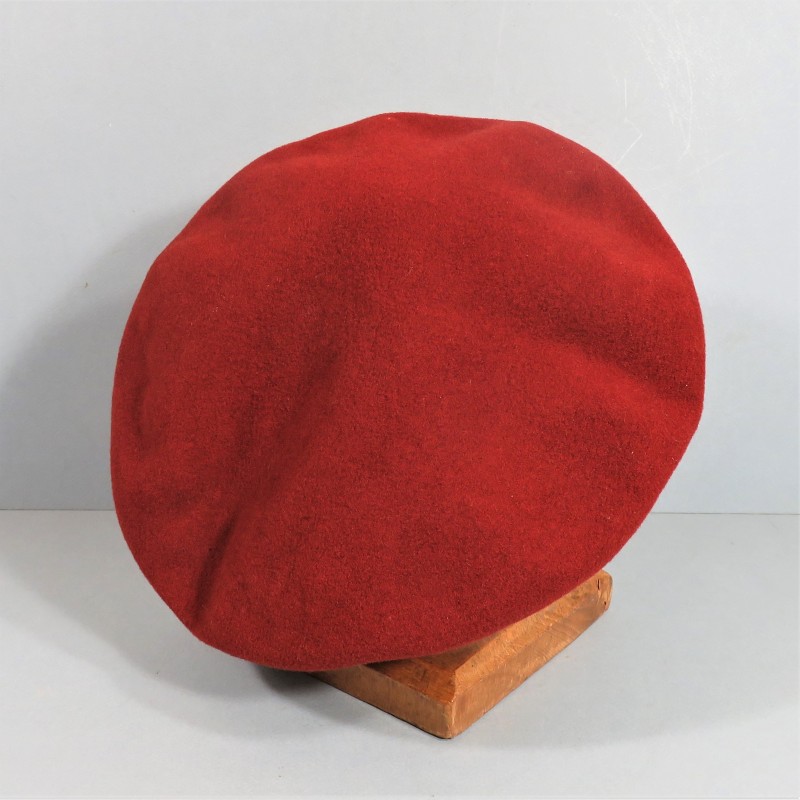 BERET ROUGE AMARANTE PARACHUTISTES DES TROUPES DE MARINE TAILLE 55 FABRICATION ANNEES 1980