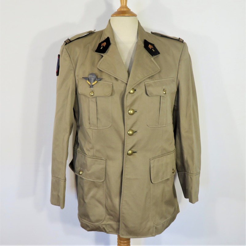 VESTE D'UN SOUS LIEUTENANT DU 1 er REGIMENT DE CHASSEURS PARACHUTISTES EN ALGERIE 11 ème DLI PARA PUTSCH ALGER