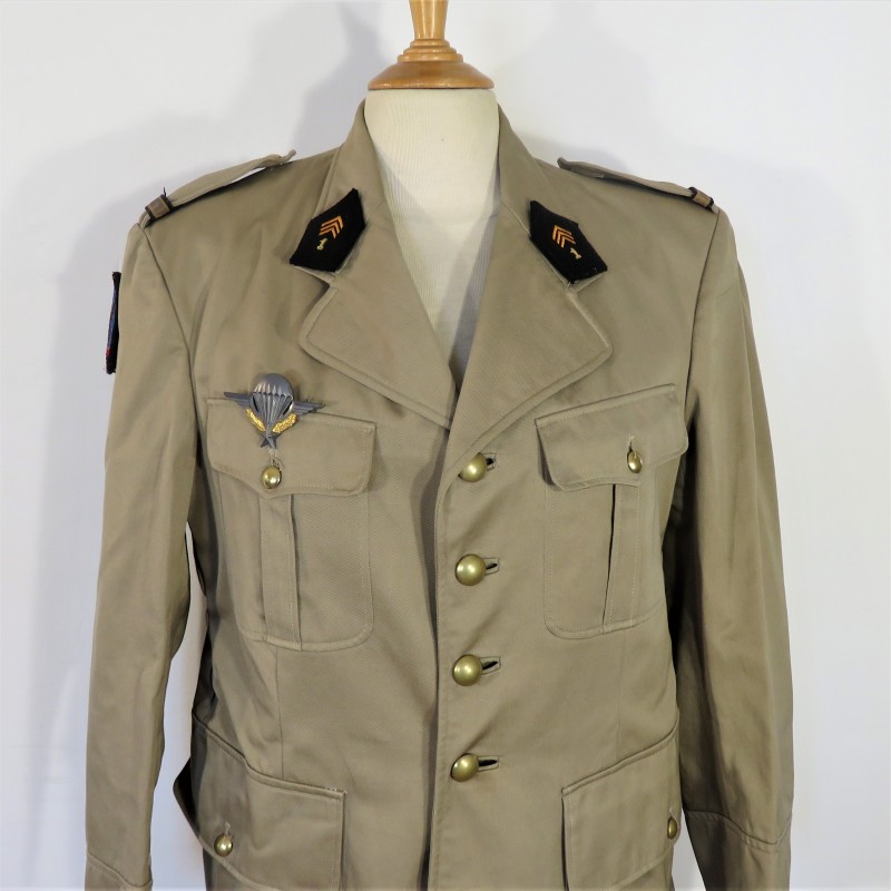 VESTE D'UN SOUS LIEUTENANT DU 1 er REGIMENT DE CHASSEURS PARACHUTISTES EN ALGERIE 11 ème DLI PARA PUTSCH ALGER