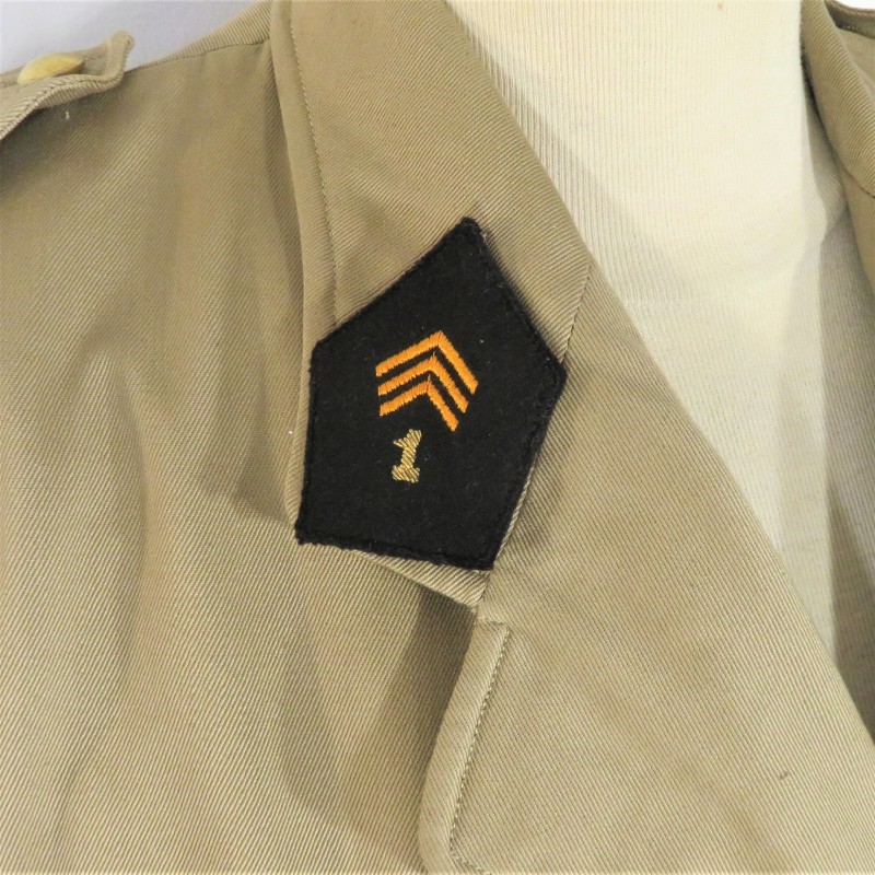 VESTE D'UN SOUS LIEUTENANT DU 1 er REGIMENT DE CHASSEURS PARACHUTISTES EN ALGERIE 11 ème DLI PARA PUTSCH ALGER