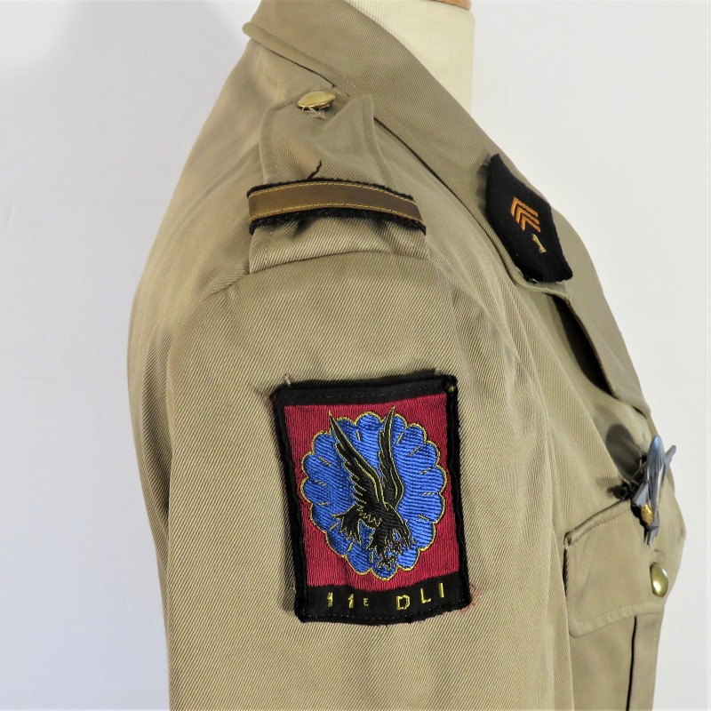 VESTE D'UN SOUS LIEUTENANT DU 1 er REGIMENT DE CHASSEURS PARACHUTISTES EN ALGERIE 11 ème DLI PARA PUTSCH ALGER