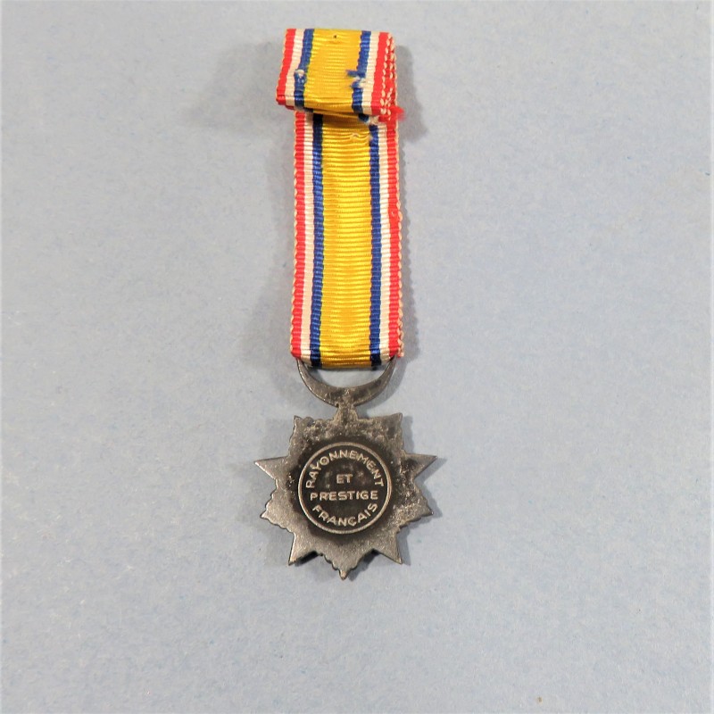 FRANCE REDUCTION DE LA MEDAILLE DE CHEVALIER DE L'ORDRE DU RAYONNEMENT ET DU PRESTIGE FRANCAIS °