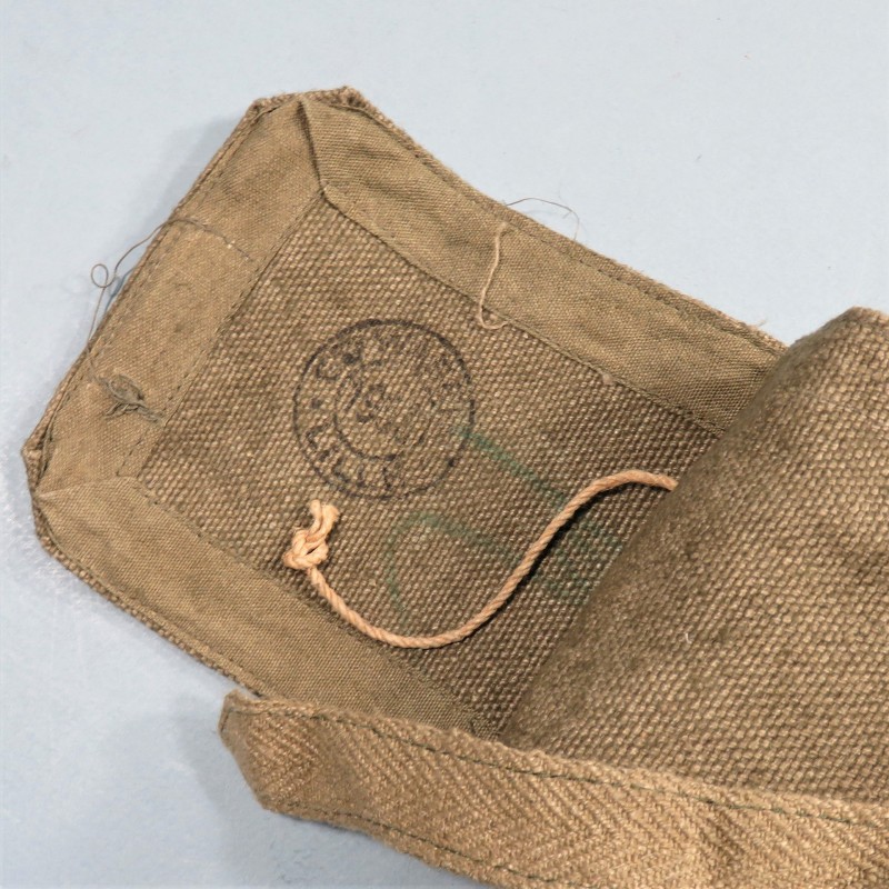 POCHETTE A PANSEMENT MODELE II-48 PARACHUTISTE LEGION INDOCHINE ALGERIE TAP DATEES ANNEES 1950