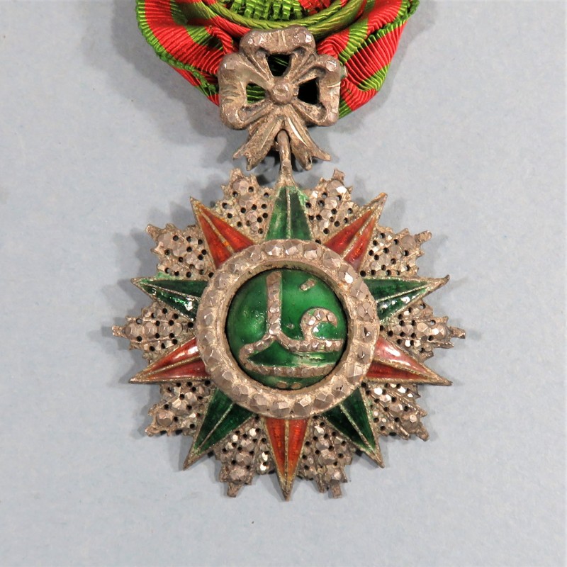 TUNISIE MEDAILLE D'OFFICIER DE L'ORDRE DU NICHAN IFTIKHAR ALI BEY 1882-1902 DANS UN COFFRET