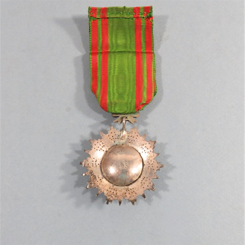 TUNISIE MEDAILLE D'OFFICIER DE L'ORDRE DU NICHAN IFTIKHAR ALI BEY 1882-1902 DANS UN COFFRET