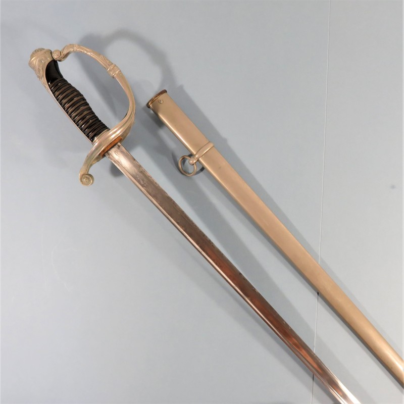 SABRE MODELE 1882 POUR OFFICIERS DE CHASSEURS GARDE DU TYPE CHASSEURS DE VINCENNES LAME DROITE FAB. BARRE A PARIS