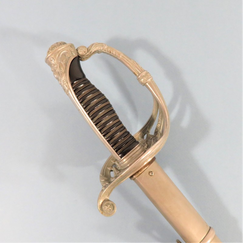 SABRE MODELE 1882 POUR OFFICIERS DE CHASSEURS GARDE DU TYPE CHASSEURS DE VINCENNES LAME DROITE FAB. BARRE A PARIS