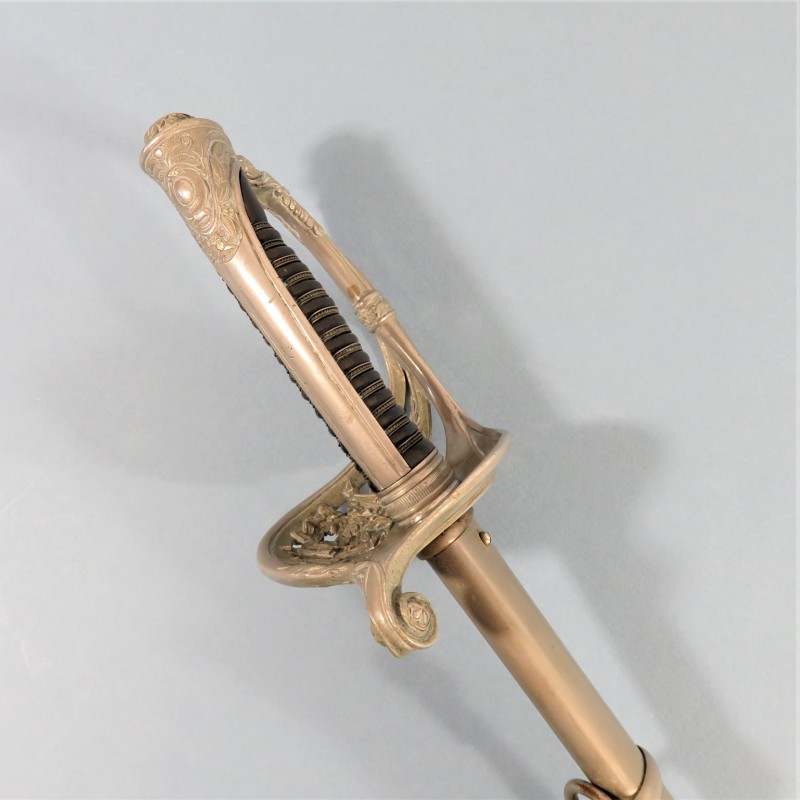 SABRE MODELE 1882 POUR OFFICIERS DE CHASSEURS GARDE DU TYPE CHASSEURS DE VINCENNES LAME DROITE FAB. BARRE A PARIS