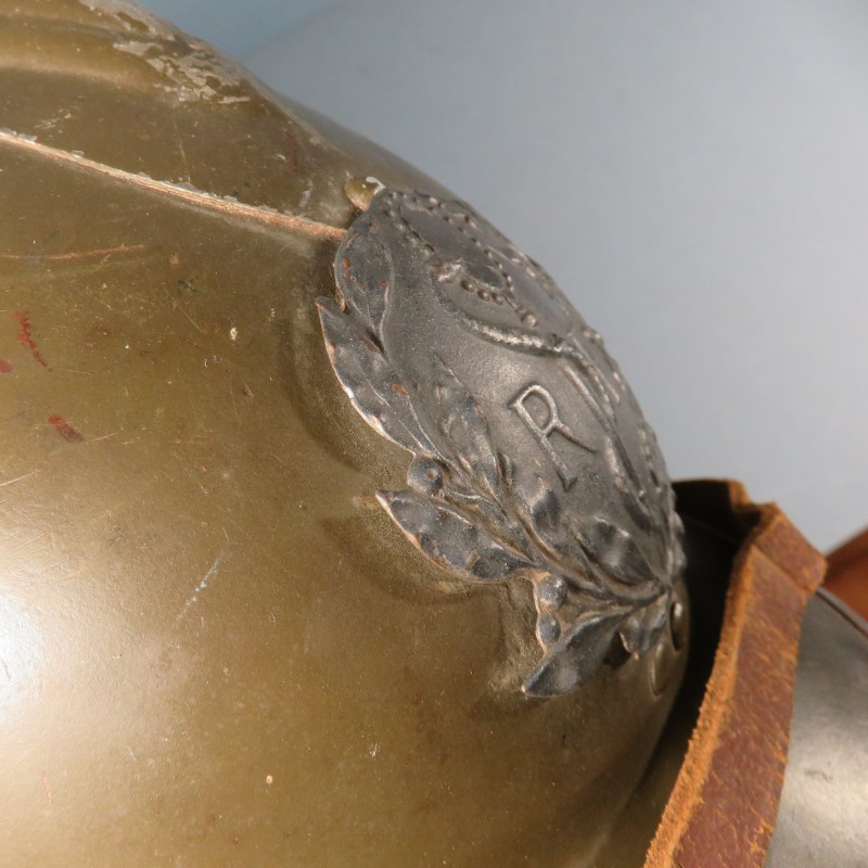 CASQUE FRANCAIS MODELE 1926 POUR LE SERVICE DE SANTE INFIRMIER ET MEDECIN MILITAIRE INSIGNE MODELE 1915 BLEU HORIZON