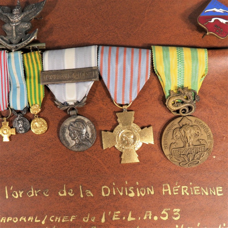 TABLEAU SOUVENIR D'UN MECANICIEN PILOTE EN EXTREME ORIENT MEDAILLES ET INSIGNE SPA ESCADRILLE INDOCHINE TONKIN