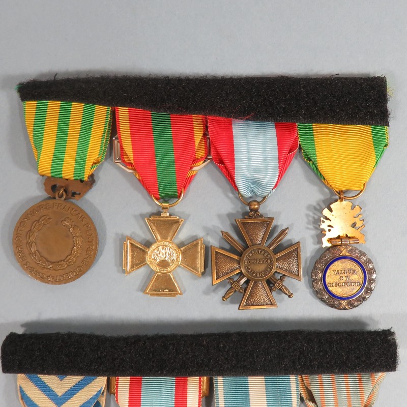 PLACARD DE 8 MEDAILLES D'UN SOUS-OFFICIER OU LEGIONNAIRE ANICEN VOLONTAIRE DE LA GUERRE D'INDOCHINE ET D'ALGERIE