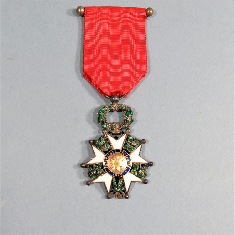 FRANCE MEDAILLE D'OFFICIER DE L'ORDRE DE LA LEGION D'HONNEUR 3 ème REPUBLIQUE EN ARGENT MODELE LUXE BOMBE