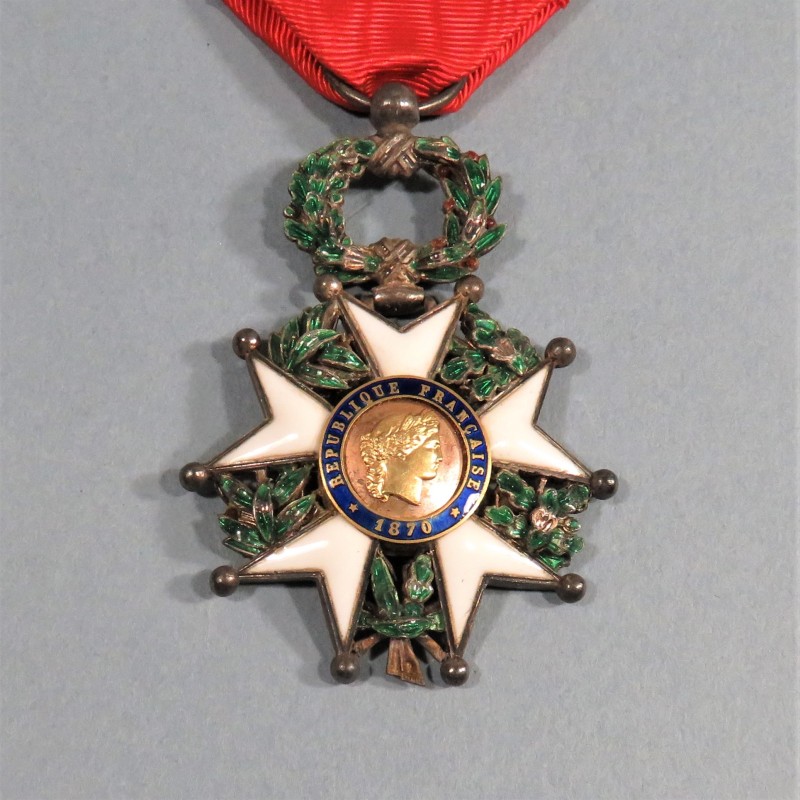 FRANCE MEDAILLE D'OFFICIER DE L'ORDRE DE LA LEGION D'HONNEUR 3 ème REPUBLIQUE EN ARGENT MODELE LUXE BOMBE