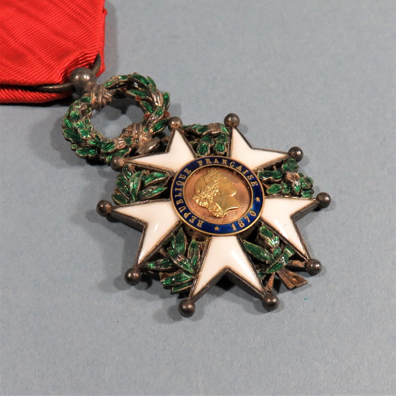 FRANCE MEDAILLE D'OFFICIER DE L'ORDRE DE LA LEGION D'HONNEUR 3 ème REPUBLIQUE EN ARGENT MODELE LUXE BOMBE