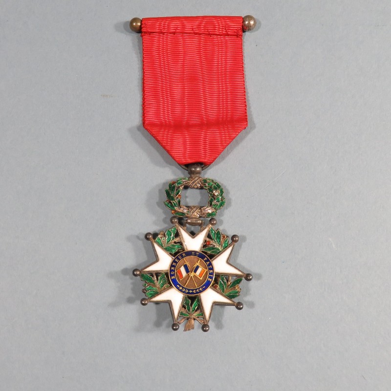 FRANCE MEDAILLE D'OFFICIER DE L'ORDRE DE LA LEGION D'HONNEUR 3 ème REPUBLIQUE EN ARGENT MODELE LUXE BOMBE