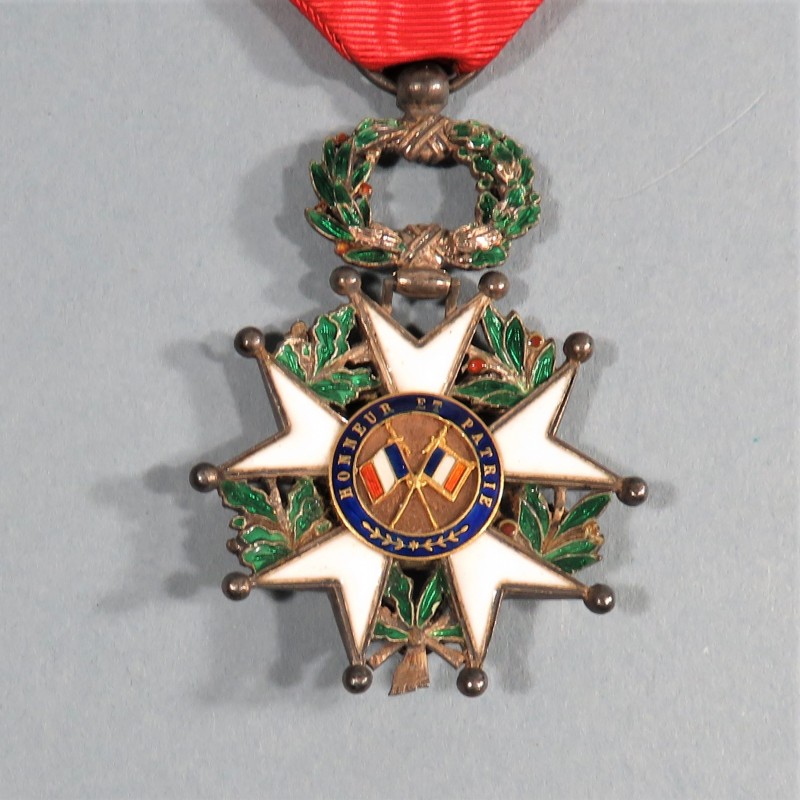 FRANCE MEDAILLE D'OFFICIER DE L'ORDRE DE LA LEGION D'HONNEUR 3 ème REPUBLIQUE EN ARGENT MODELE LUXE BOMBE