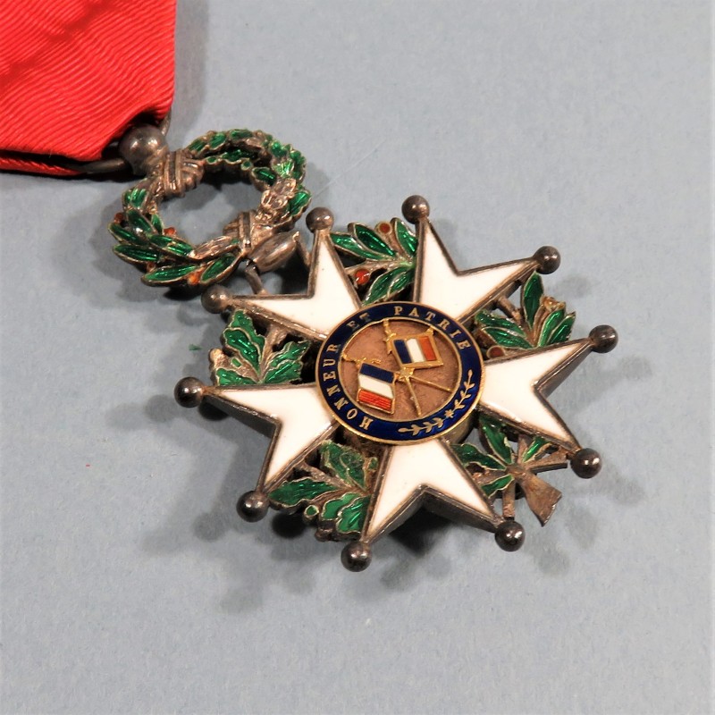 FRANCE MEDAILLE D'OFFICIER DE L'ORDRE DE LA LEGION D'HONNEUR 3 ème REPUBLIQUE EN ARGENT MODELE LUXE BOMBE