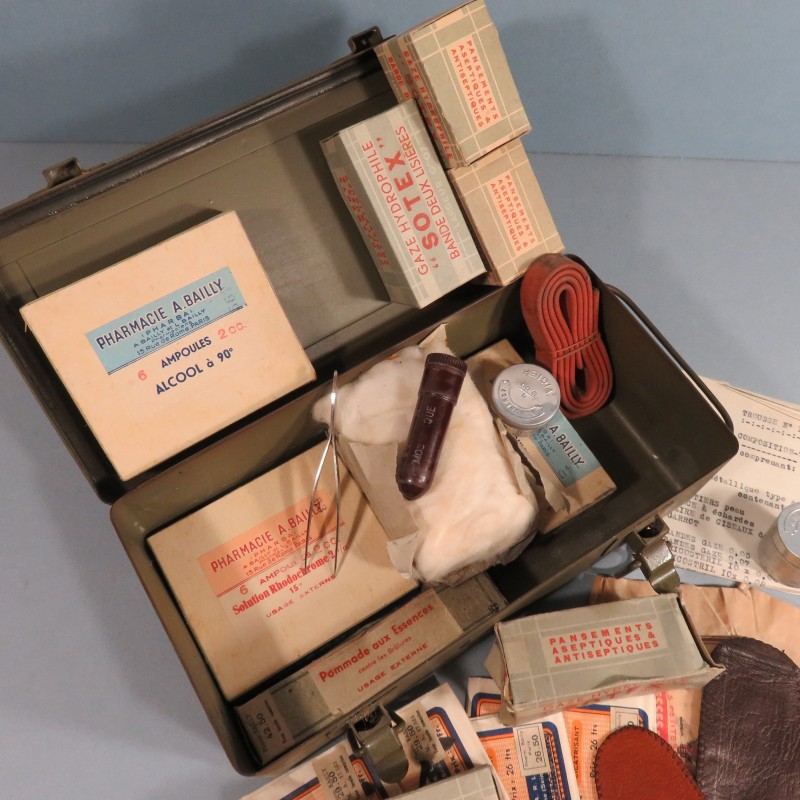 CAISSE DE JEEP FIRST AID KIT BOITE PREMIERS SECOURS FRANCAISE N° XI ANNEES 1950 INDOCHINE ALGERIE