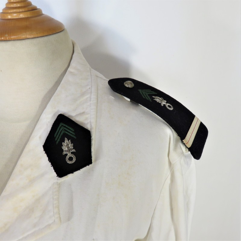 VESTE BLANCHE D'UNIFORME D'UN ADJUDANT DU REC CAVALERIE LEGION ETRANGERE ESPL ANNEES 1950 - 1970