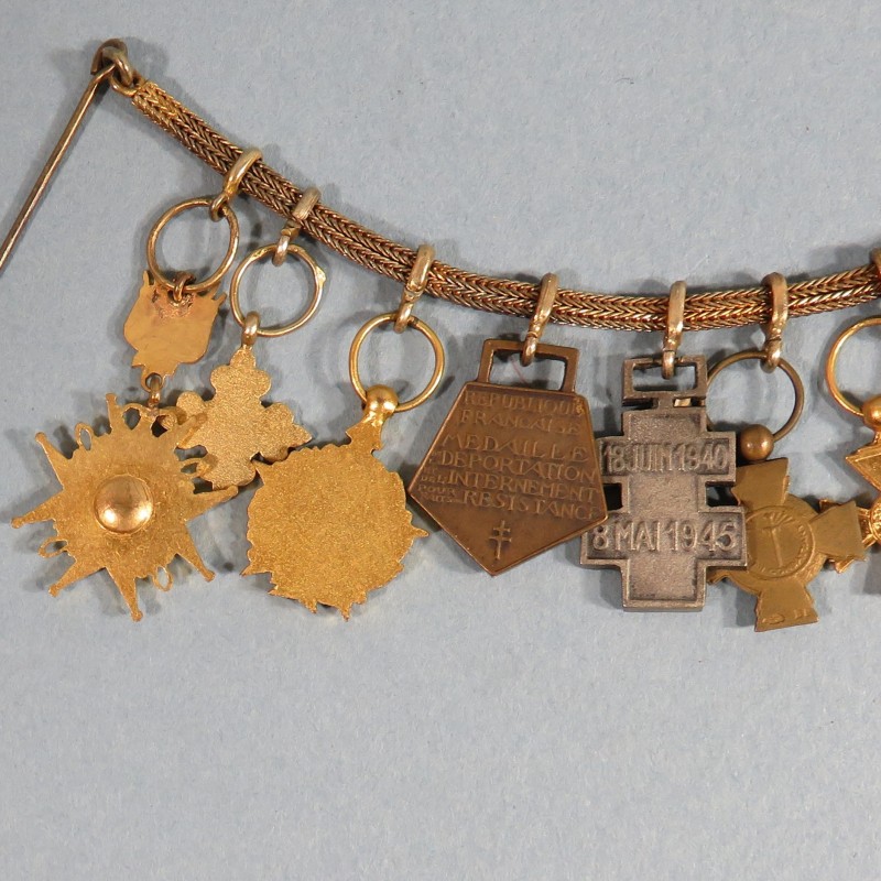 CHAINE OU BARRETTE DE 10 REDUCTIONS MEDAILLES MILITAIRES ANCIEN DE LA SECONDE GUERRE FRANCE LIBRE DEPORTE MILICE DE JESUS °