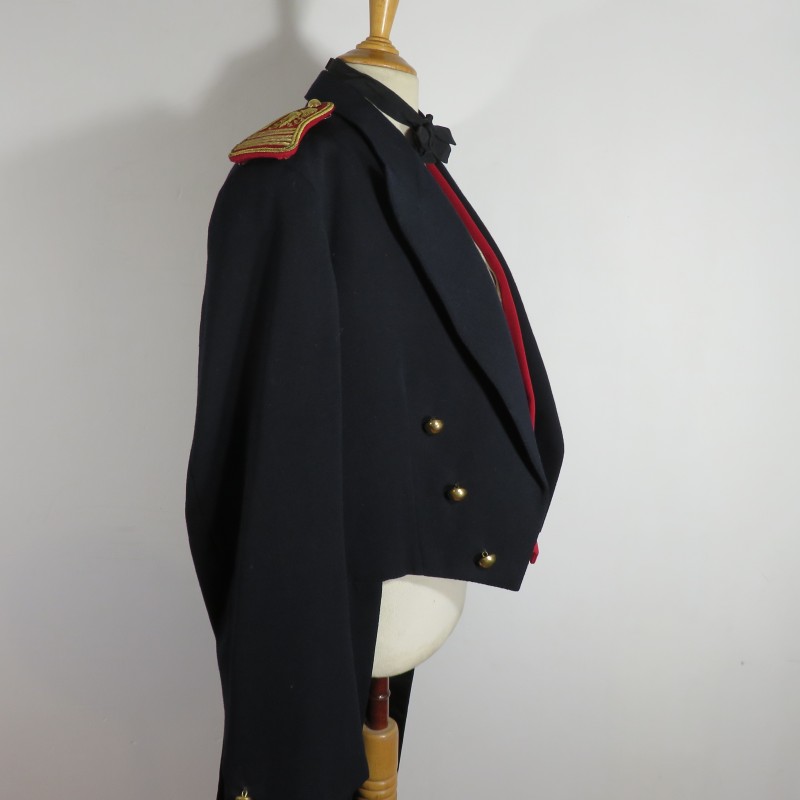 UNIFORME DE GALA DE COLONEL DE SPAHIS VESTE A QUEUE DE PIE PANTALON ET GILET ROUGE TRADITION CAVALERIE DATE 1953