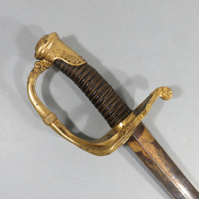 SABRE D'OFFICIER D'INFANTERIE MODELE 1821 LAME DECOREE DE LA GARDE NATIONALE DE PARIS 27 28 29 JUILLET 1830