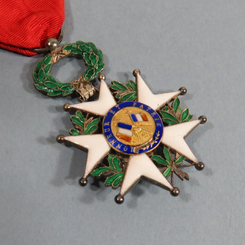 FRANCE MEDAILLE DE CHEVALIER DE L'ORDRE DE LA LEGION D'HONNEUR 3 ème REPUBLIQUE EN ARGENT