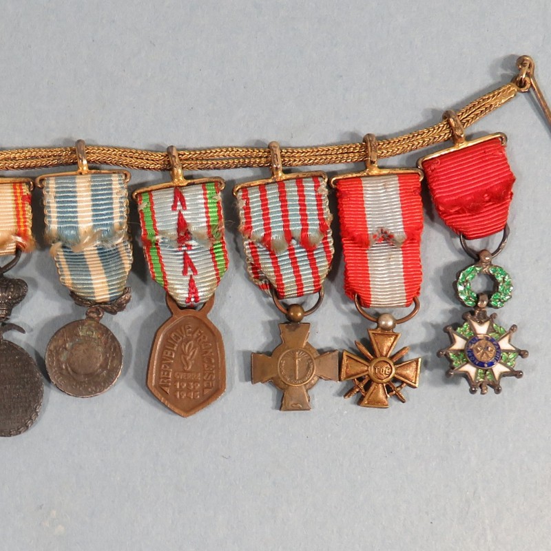 CHAINE OU BARRETTE DE 10 REDUCTIONS ANCIEN DE LA SECONDE GUERRE LEGION D'HONNEUR COLONIALE LA PAZ PALMES °