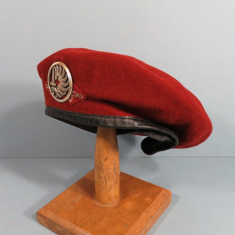 BERET ROUGE AMARANTE HUSSARDS PARACHUTISTES TAILLE 55 FABRICATION ANNEES 1980 1er RHP