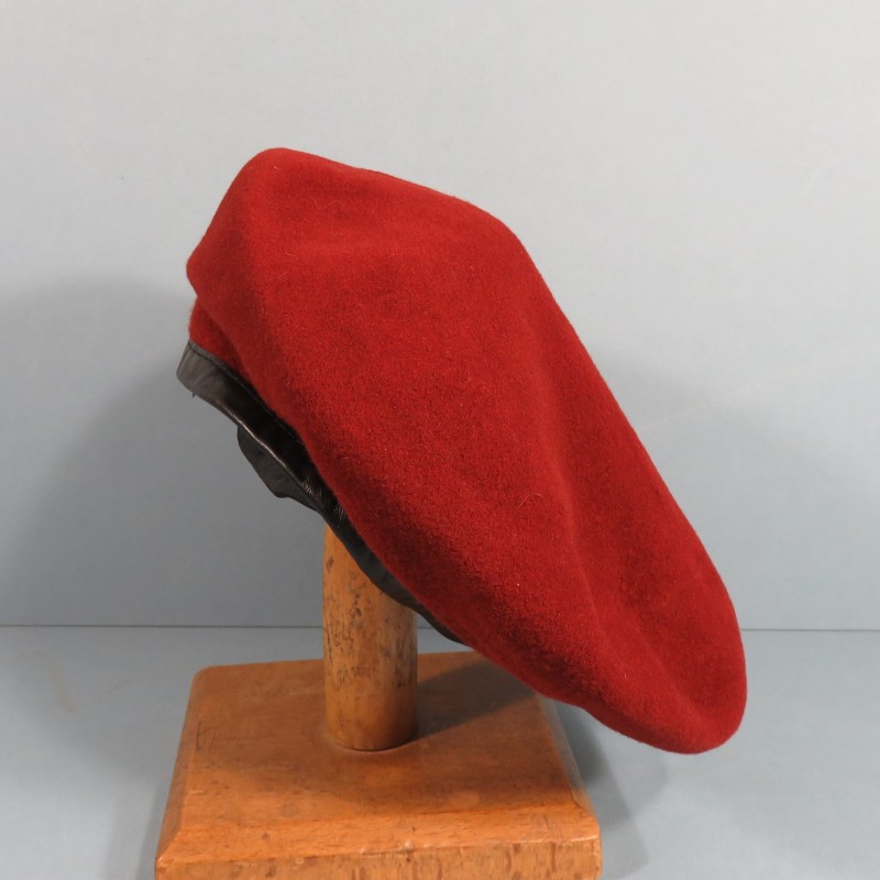 BERET ROUGE AMARANTE HUSSARDS PARACHUTISTES TAILLE 55 FABRICATION ANNEES 1980 1er RHP