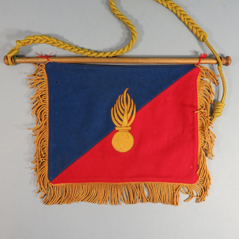 FANION DE CLAIRON OU DE TROMPETTE DE REGIMENT D'INFANTERIE  ET ALPINE RI RIA AVEC FOURRAGERE DE LA MEDAILLE MILITAIRE