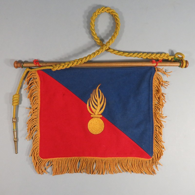 FANION DE CLAIRON OU DE TROMPETTE DE REGIMENT D'INFANTERIE  ET ALPINE RI RIA AVEC FOURRAGERE DE LA MEDAILLE MILITAIRE